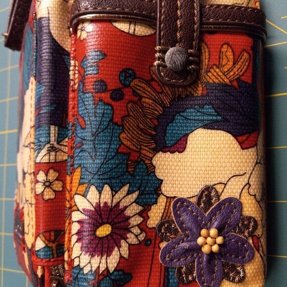 Sakroots Cross-Body Wallet Cottagecore Granny Chic - Picture 2 of 9